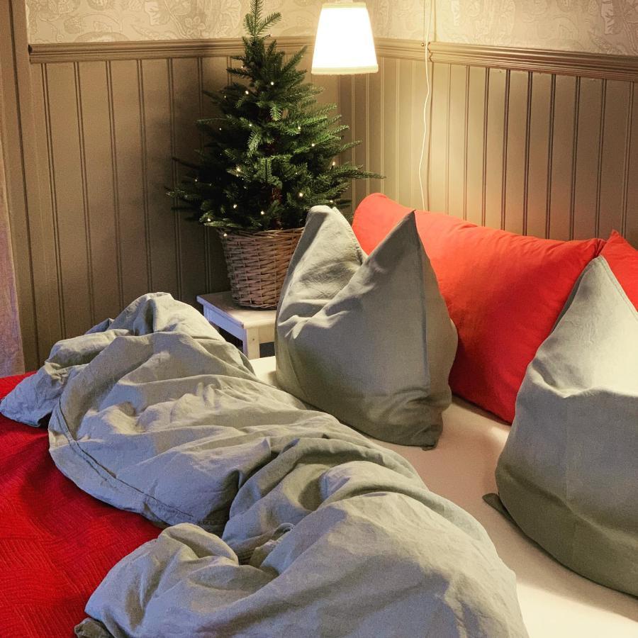Villamilsten B&B Lidkoping Bagian luar foto