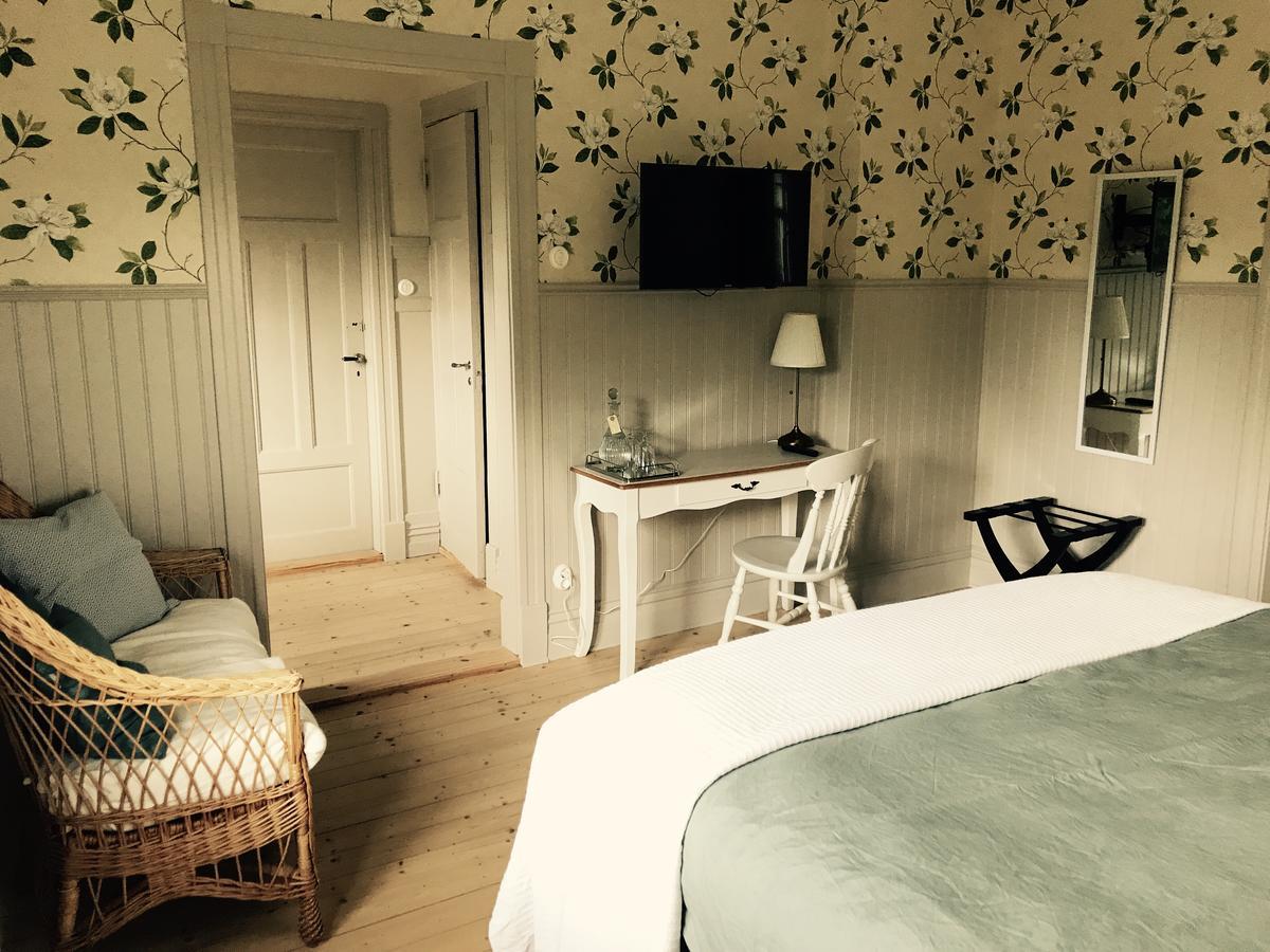 Villamilsten B&B Lidkoping Bagian luar foto